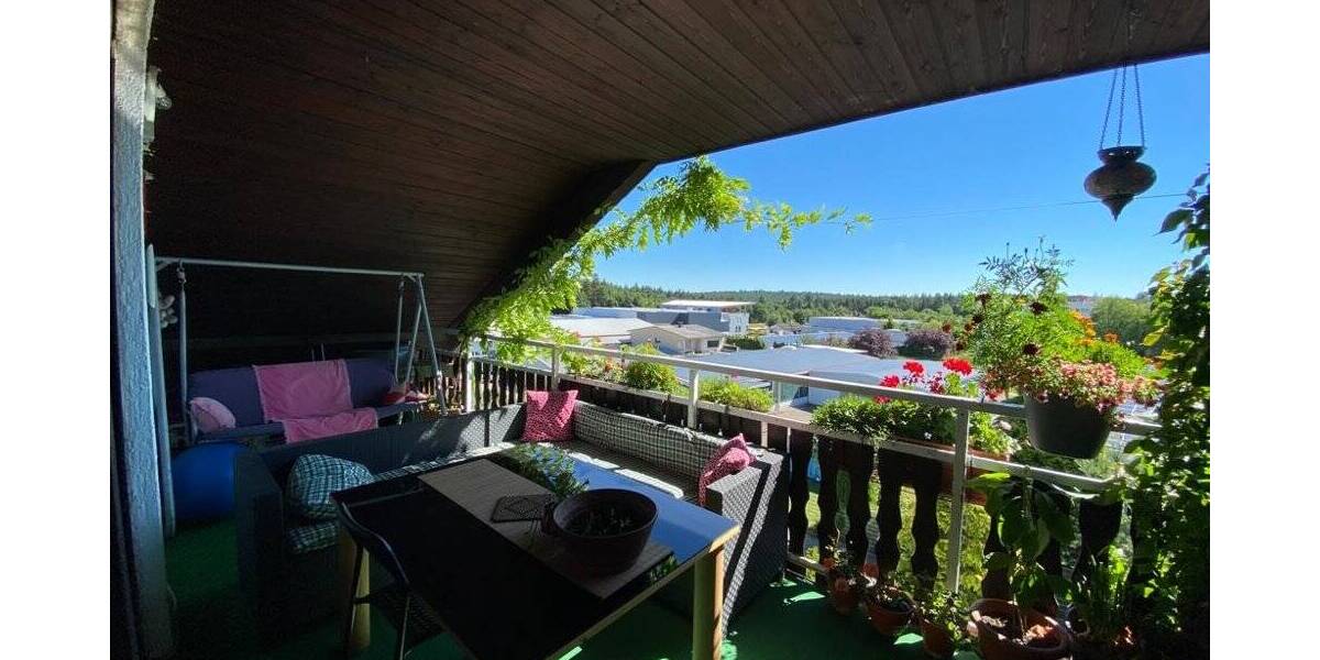 Hübsche Dachterrasse mit schönem Ausblick sehr wenige Heizkosten mit Einbauküche und PKW -Stellplatz 2 zimmer