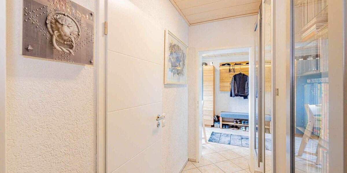 Etagenwohnung Kassel West - 3 Zimmer, 122 m&sup2;, 305.000&euro; | Angebot:25606355