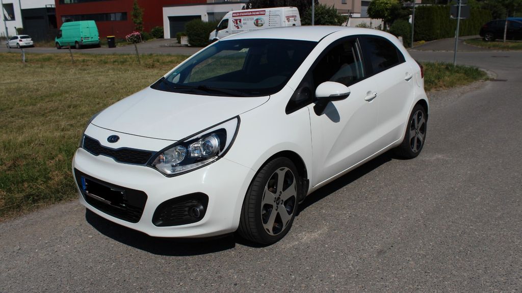 Kia Rio 122.983 km 4.400 &euro; WEINGARTEN 88250
