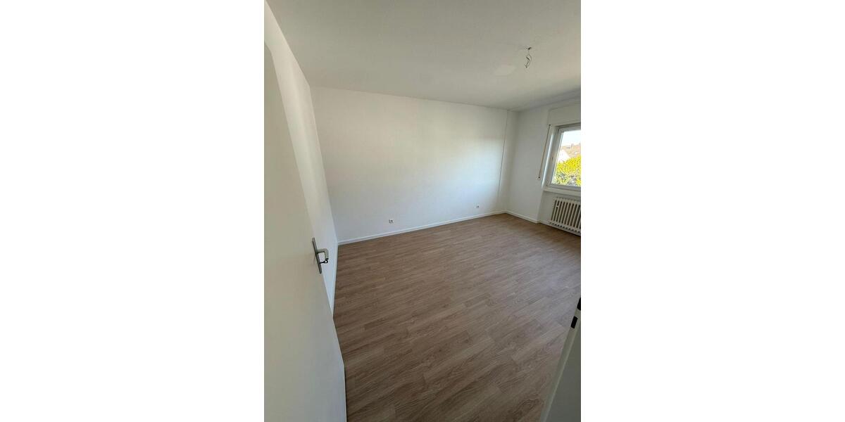 Etagenwohnung Eggenstein-Leopoldshafen Leopoldshafen - 4 Zimmer, 99 m&sup2;, 1.300&euro; | Angebot:26101942