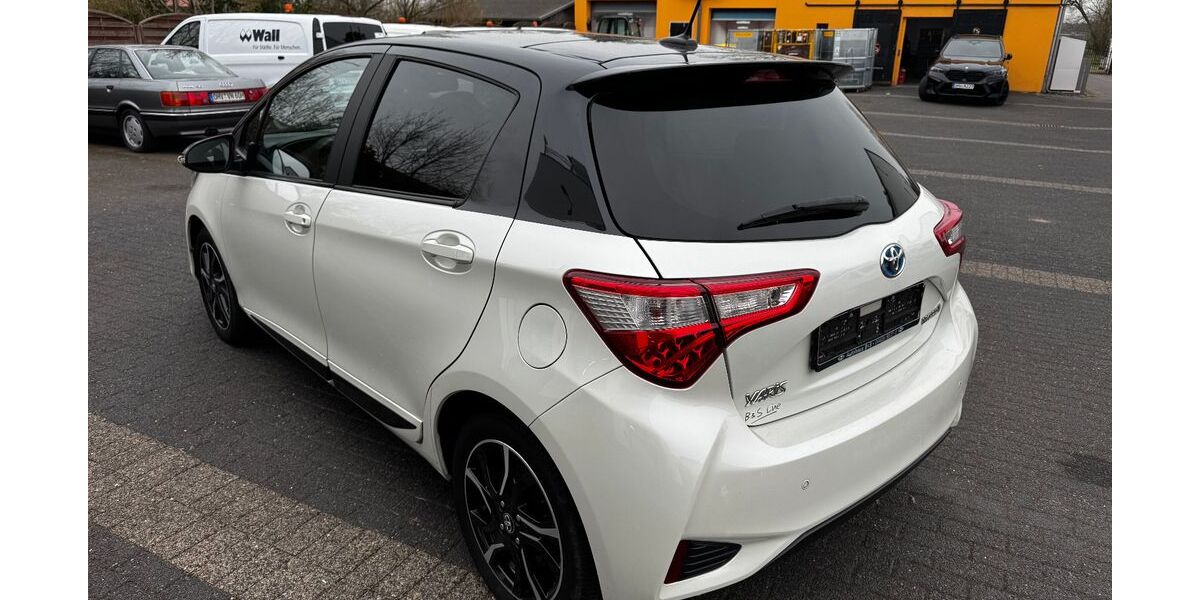 Toyota Yaris 97.827 km 12.990 &euro; Velten 16727