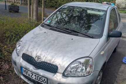 Toyota Yaris 176.000 km 1.700 &euro; Bell 56745