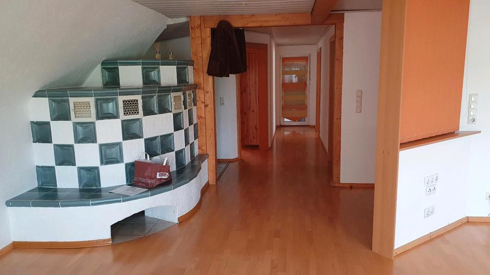 Dachgeschoßwohnung Regensburg Gallingkofen - 4 Zimmer, 130 m&sup2;, 1.200&euro; | Angebot:25022768
