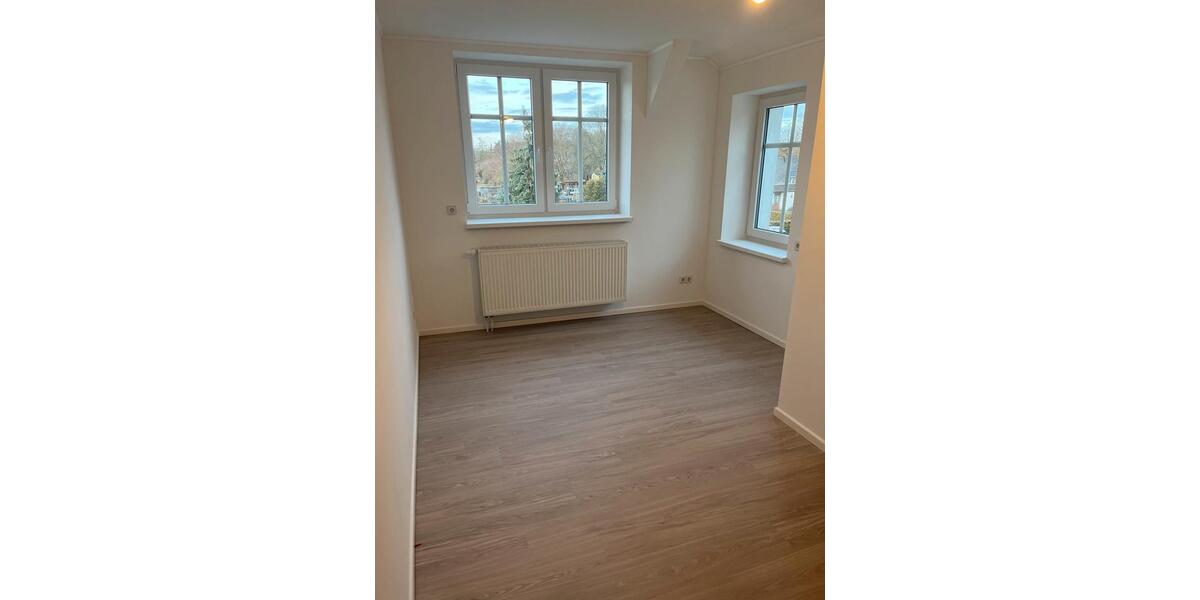 Dachgeschoßwohnung Neuhardenberg - 3 Zimmer, 87 m&sup2;, 609&euro; | Angebot:23699237