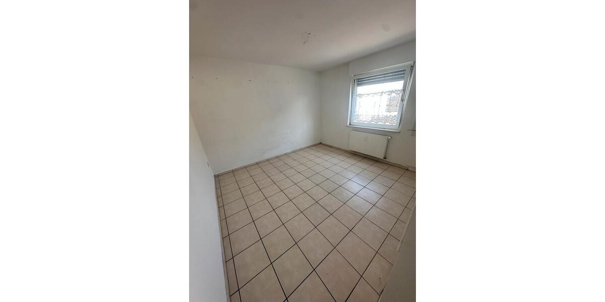 Etagenwohnung Eisenberg (Pfalz) - 1 Zimmer, 67 m&sup2;, 700&euro; | Angebot:25402021