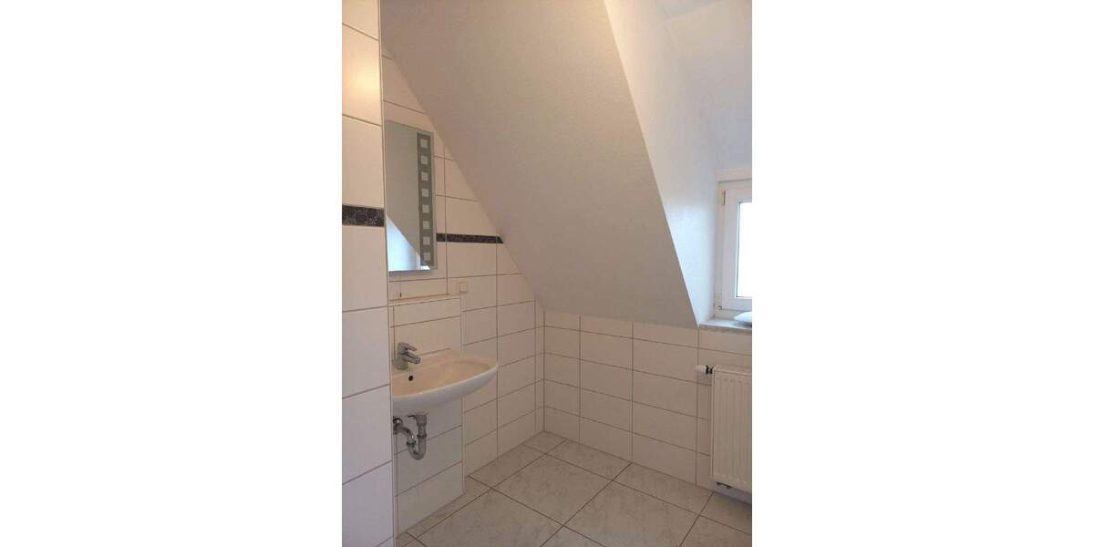 Schöne, helle DG-Wohnung in Uninähe ab sofort zu vermieten 3 zimmer