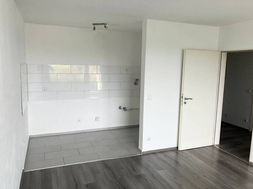 Ihr Zuhause mit Balkon-Fernblick ins Grüne! 2 Zimmer, guter Schnitt, Wannenbad, Abstellraum, Aufzug