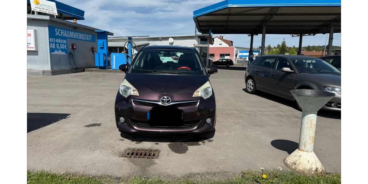 Toyota Verso-S 180.000 km 4.400 &euro; Hetzles 91077