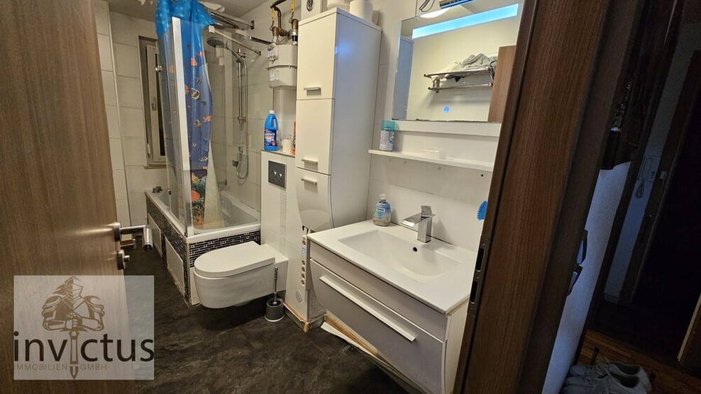 2015 sanierte 3 Zimmer Wohnung mit Balkon, Küche und Bad 3 zimmer