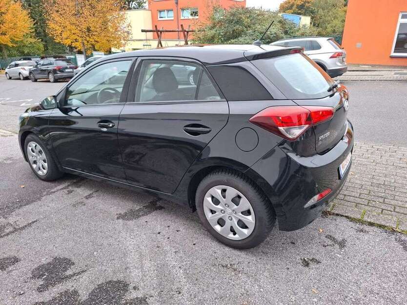 Hyundai i20 64.000 km 8.990 € Wuppertal 42277