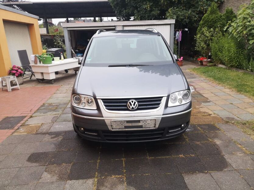 VW Touran 252.000 km 3.750 € Viersen 41751