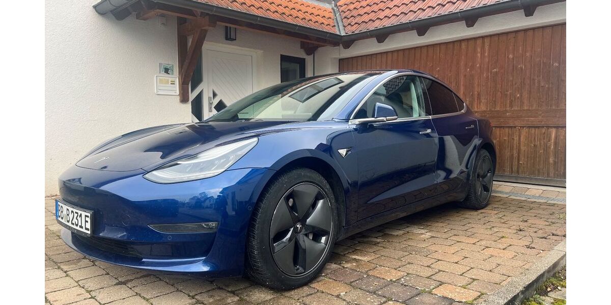 Tesla Model 3 186.139 km 19.100 € Schönaich 71101