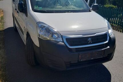 Peugeot Partner 207.000 km 3.300 &euro; Halle 06116