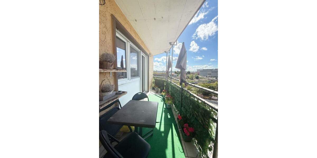 Bezugsfreie 2 ZKB mit Balkon in verkehrsgünstiger Lage | Großteils modernisiert | Fernwärme Heizung 2 zimmer