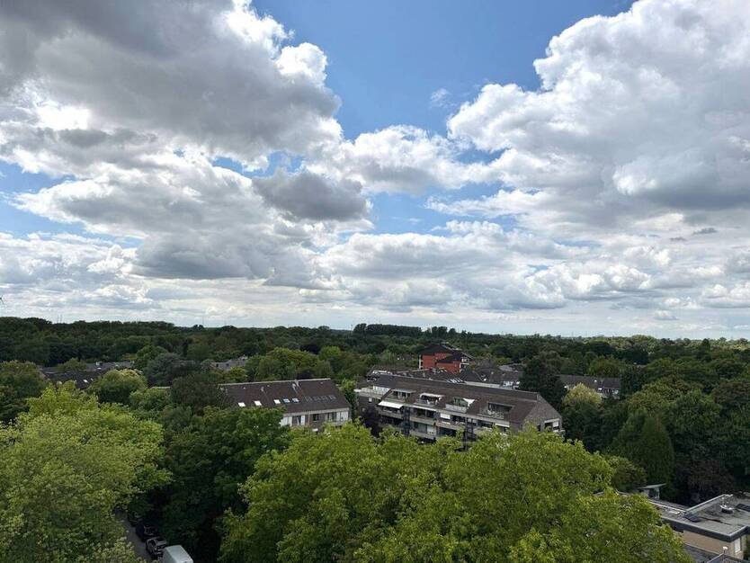 Lichtdurchflutete 4 RaumWohnung hoch über den Dächern von NE-Norf