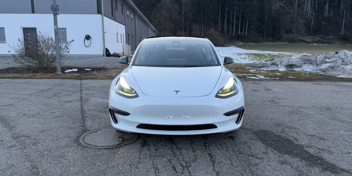 Tesla Model 3 90.000 km 27.500 &euro; Traunreut 83301