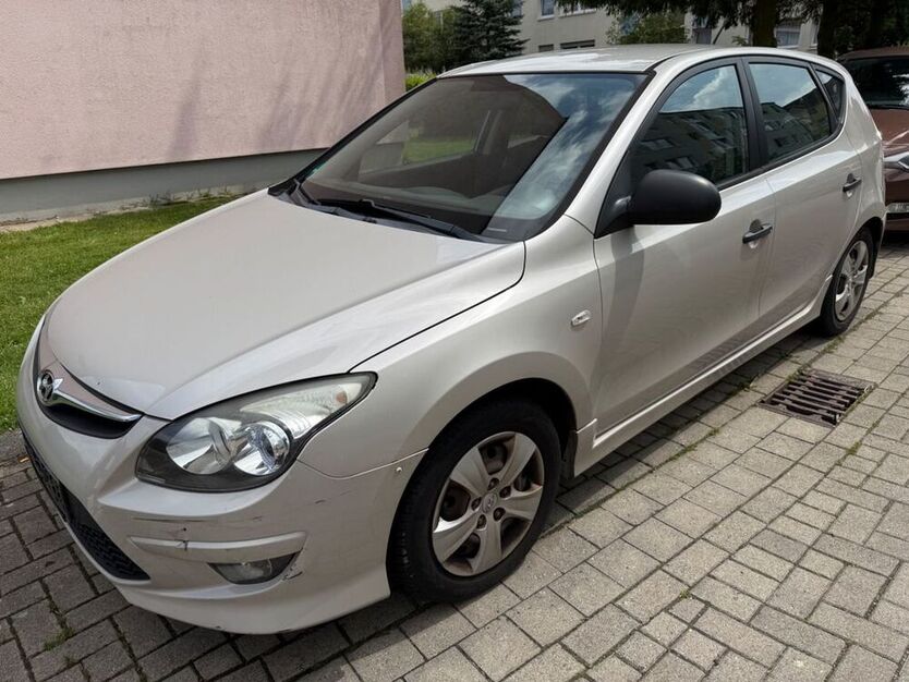i30