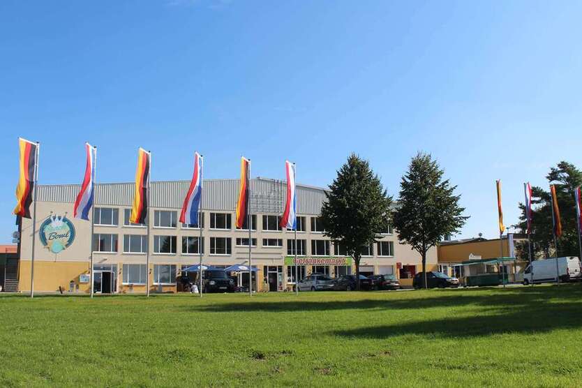 Halle in Höhndorf 1.018 € 250 m²