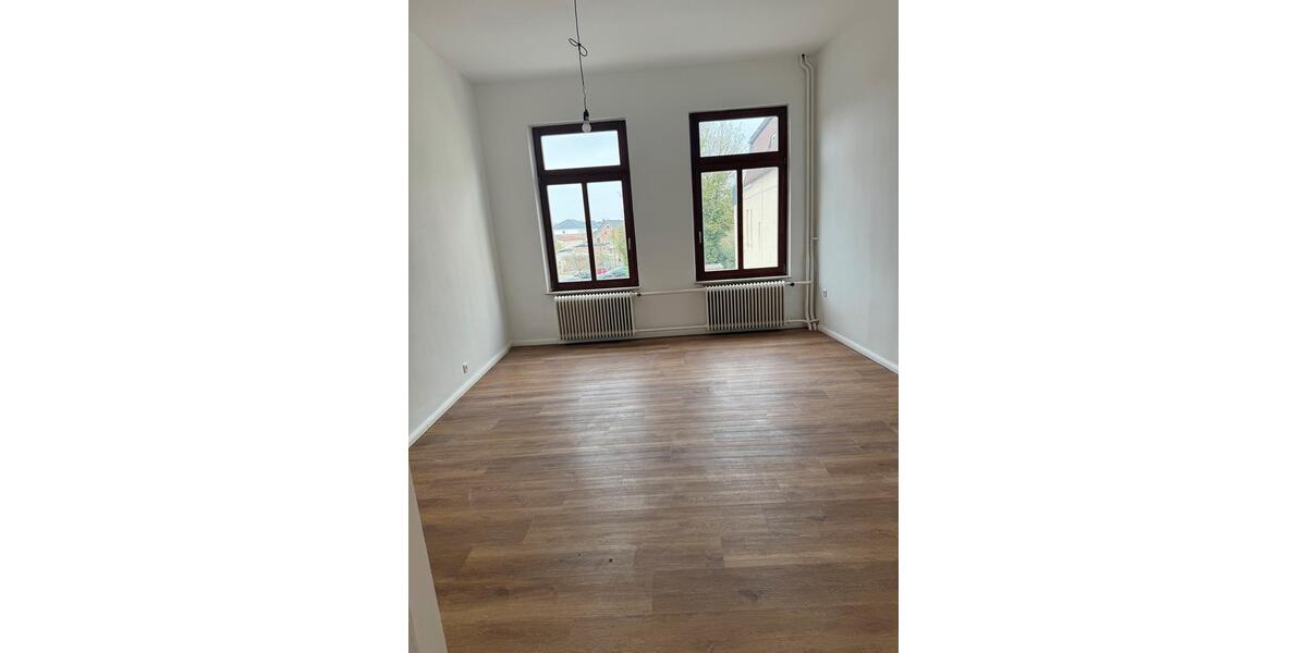 Etagenwohnung Varel - 4 Zimmer, 150 m&sup2;, 1.100&euro; | Angebot:26267997
