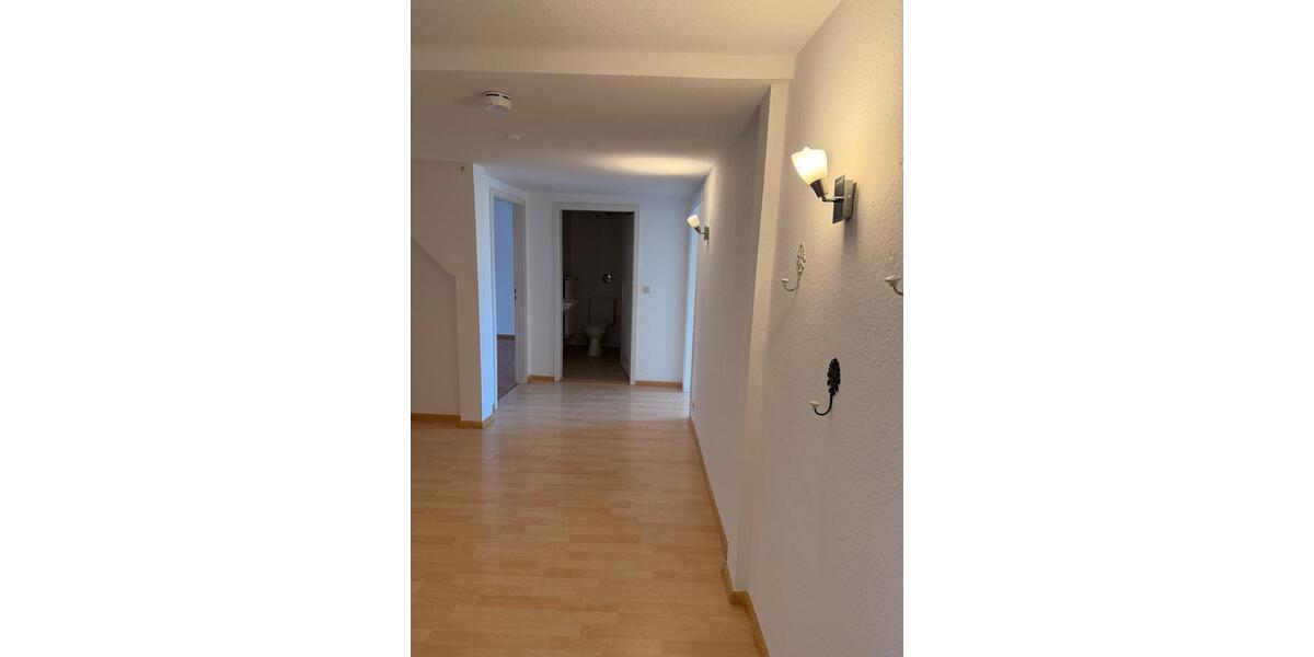 Dachgeschoßwohnung Villingen-Schwenningen Schwenningen - 3 Zimmer, 105 m&sup2;, 990&euro; | Angebot:26272312