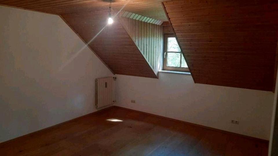 Dachgeschoßwohnung Dorfen - 3 Zimmer, 80 m&sup2;, 810&euro; | Angebot:26400481