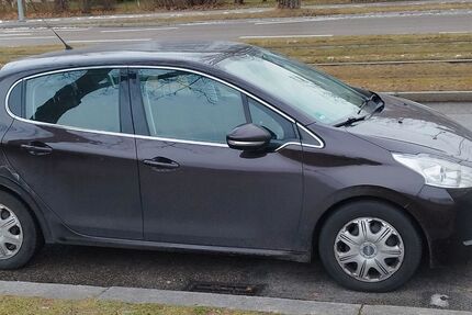 Peugeot 208 129.100 km 5.800 &euro; München 81925