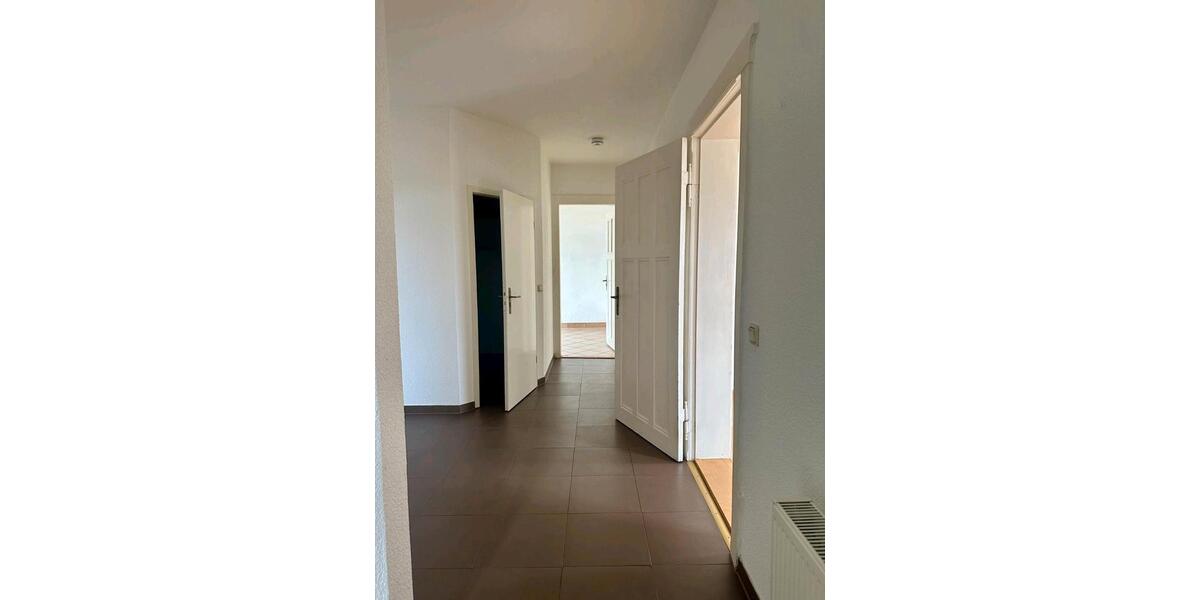 3-Raum-Whg. mit 96qm, KfZ-Stellplatz, 2 Balkonen, in bester Lage 3 zimmer