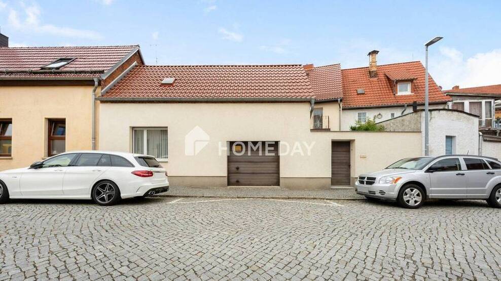 Gepflegte DHH mit Garage, Innenhof, Balkon und Ausbaupotenzial in ruhiger Lage