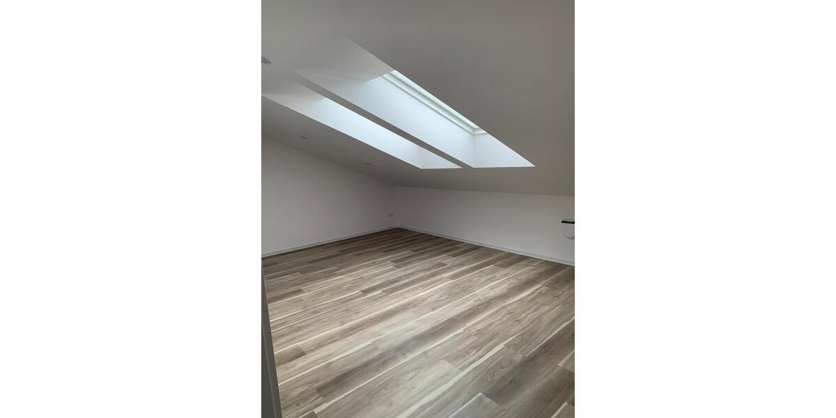 Dachgeschoßwohnung Aurach - 4 Zimmer, 90 m&sup2;, 975&euro; | Angebot:26413777