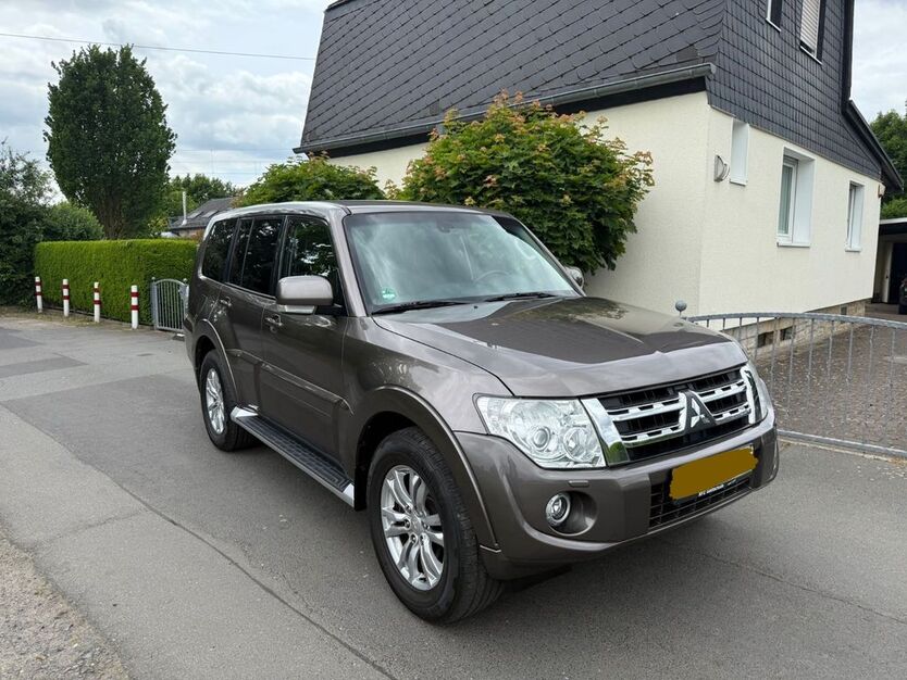 Mitsubishi Pajero 150.000 km 17.900 € Wiesbaden 65205
