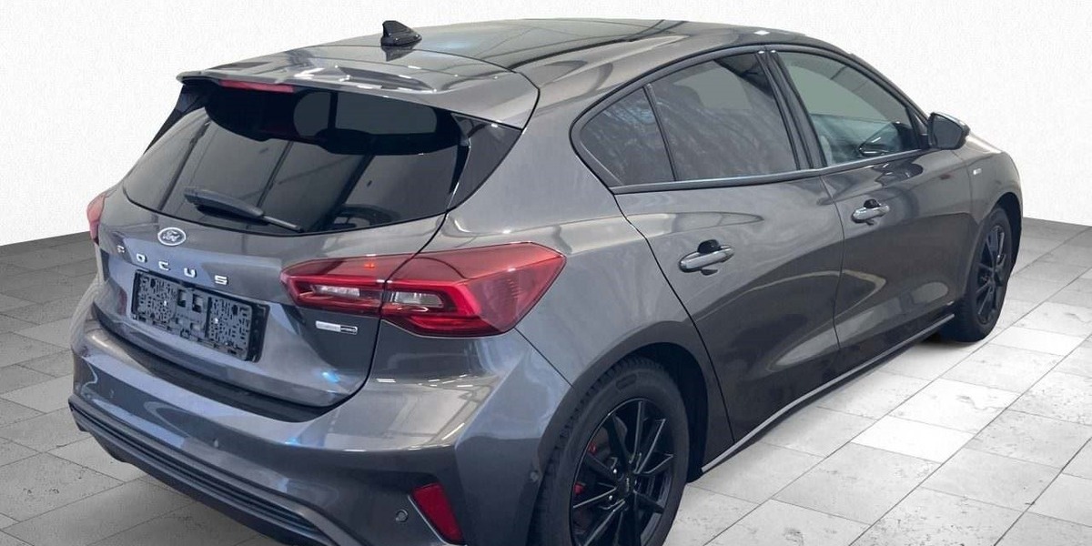 Ford Focus ST Line Vignale HYBR1.HD PANO/AHK/B&O/VOLL 88.246 km 19.990 &euro; Hatten 26209