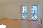 (12536 41) MGN: 2-Raum-Wohnung im Hochparterre mit einem runden WohnZimmerfenster, Laminatböden, Aufzug, Service inkl.