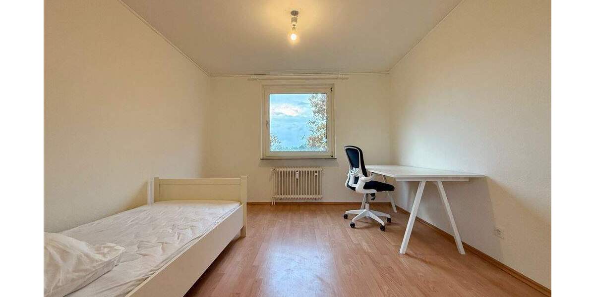 Bezugsfreie 5-Raum-Whg. mit Essbereich, Balkon, und EBK Henri-Dunant-Allee, Kronshagen 4 zimmer