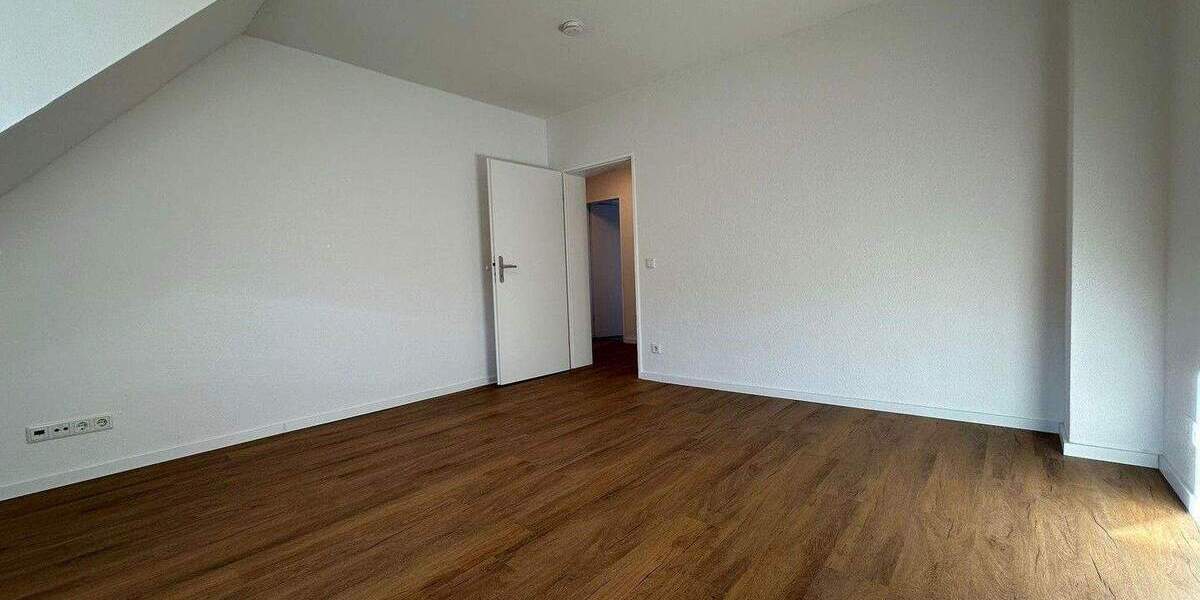 Etagenwohnung Essen Huttrop - 3 Zimmer, 96 m&sup2;, 990&euro; | Angebot:24860521