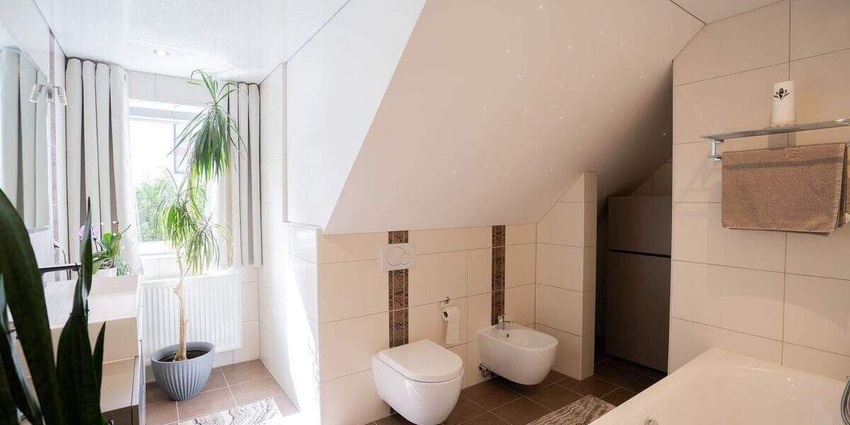 Einfamilienhaus Heustreu - 8 Zimmer, 197 m&sup2;, 489.000&euro; | Angebot:25690293