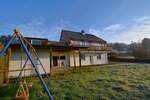 Ruhig gelegenes Wohnhaus mit Balkon, Terrasse, Garage, Carport und Aussicht in Gerolstein-Müllenborn 5 zimmer
