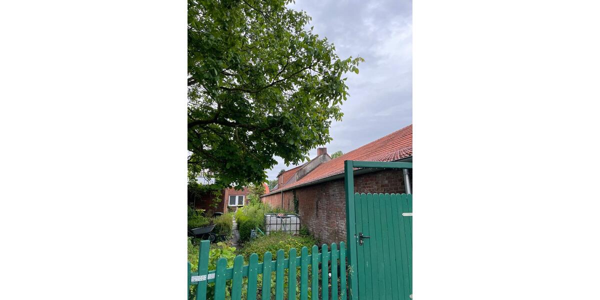 Mehrfamilienhaus, Wohnhaus Hage - 10 Zimmer, 250 m&sup2;, 600&euro; | Angebot:26072903