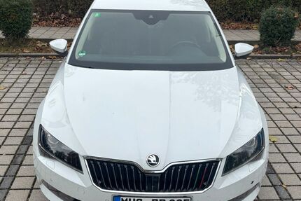 Skoda Superb 234.000 km 15.000 € München 81245