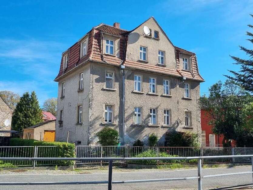 Haus zum Kaufen in Großröhrsdorf 96.000 € 220 m²
