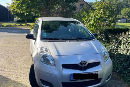 Toyota Yaris 174.000 km 2.100 &euro; Augustdorf 32832