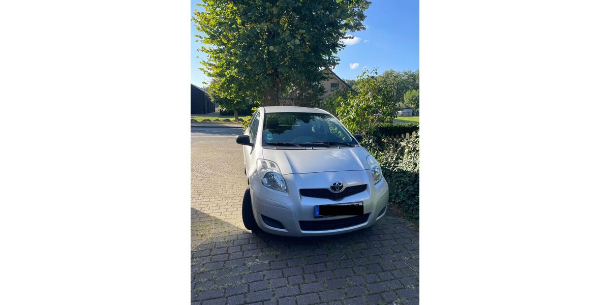 Toyota Yaris 174.000 km 2.100 &euro; Augustdorf 32832