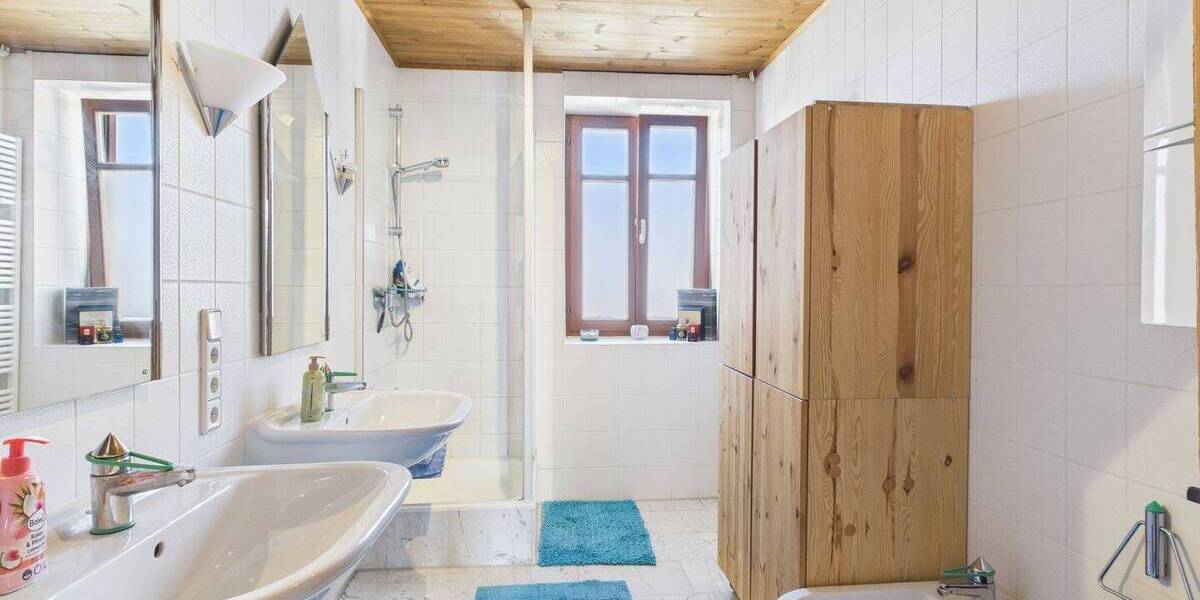 Mehrfamilienhaus, Wohnhaus Roth - 9 Zimmer, 211 m&sup2;, 595.000&euro; | Angebot:26805639