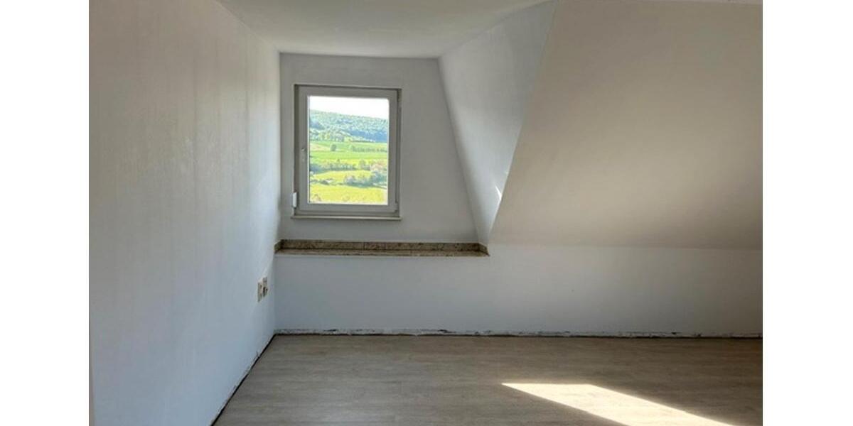 Dachgeschoßwohnung Friedewald - 4 Zimmer, 105 m&sup2;, 955&euro; | Angebot:25162662