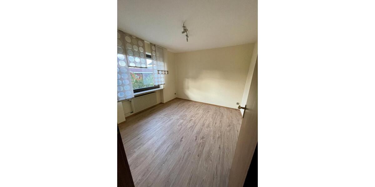 Einfamilienhaus Neustadt bei Coburg - 8 Zimmer, 235 m&sup2;, 1.550&euro; | Angebot:26480767