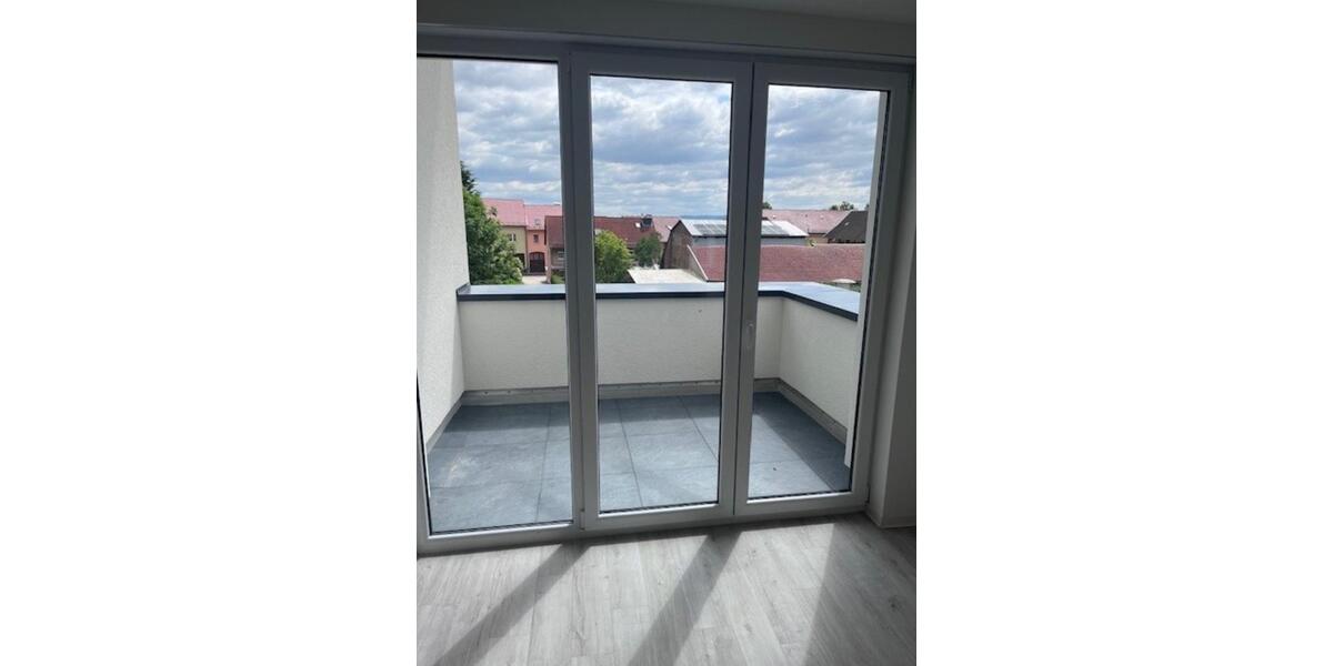 Großzügige 4 Raum Wohnung mit Balkon zu vermieten 4 zimmer