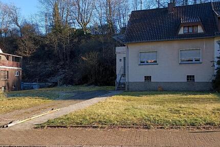 Einfamilienhaus mit großem Grundstück in Schmelz