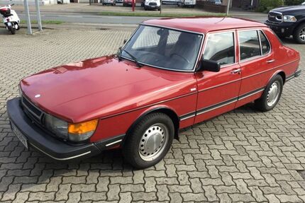 Saab 900