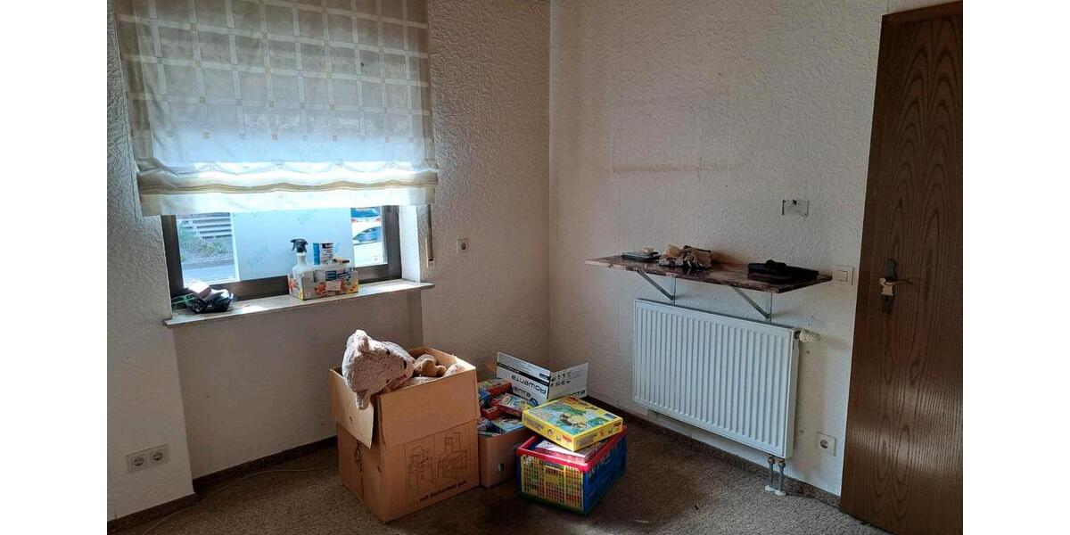 Reihenhaus Überherrn - 7 Zimmer, 204 m&sup2;, 300.000&euro; | Angebot:27208119