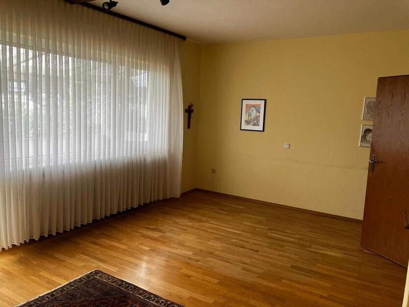 Zentral gelegenes Einfamilienhaus mit kleinem Garten zimmer