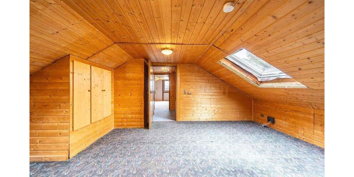 Einfamilienhaus mit Einlieger, Garage, Doppel-Carport und schönem Garten 7 zimmer